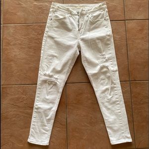 White Levi’s 721 Vintage High Rise Skinny Jeans